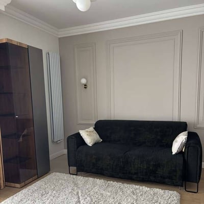 Alquiler de un elegante apartamento amueblado de 2 habitaciones, 45 m², Wola, Varsovia, Polonia